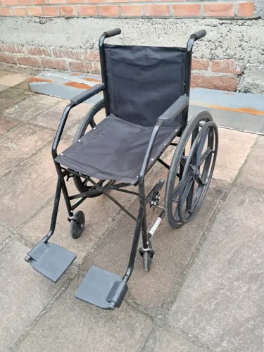 Cadeira de rodas em excelente estado