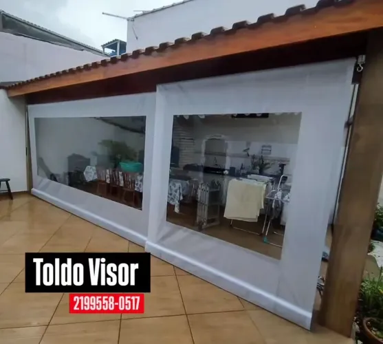 Toldo de visor retrátil.