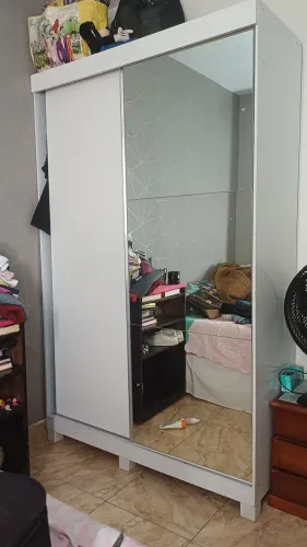Vendo esse guarda roupa seminovo com urgência