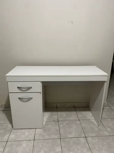 Escrivaninha Branca com Gaveta e Porta