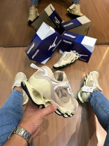 Tênis mizuno  wave beta 