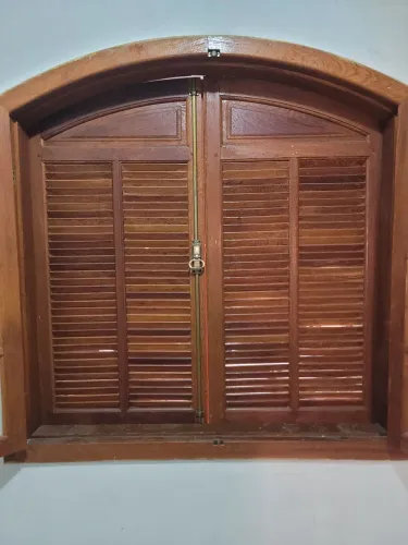 Janela Colonial + Janel Igrejinha