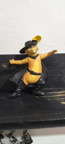 Boneco gato de botas