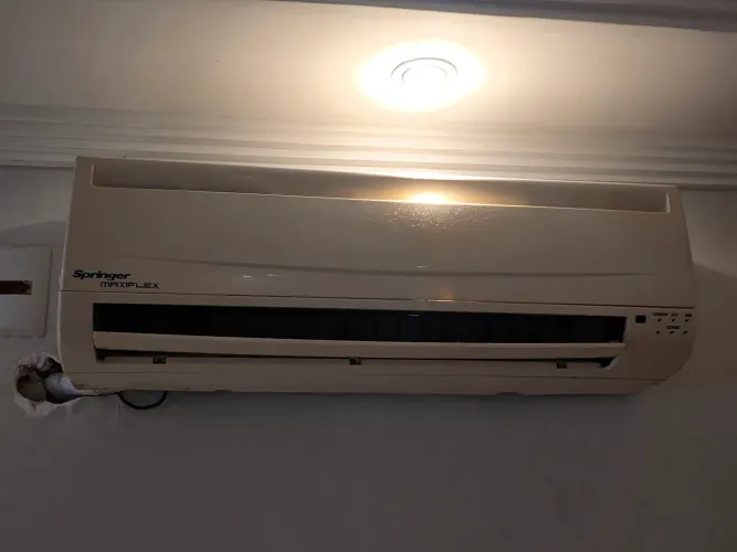 Ar condicionado Split 12.000 btus com defeito