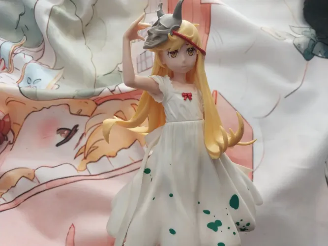 Shinobu oshino (réplica)