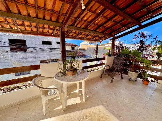 Casa (Sobrado Padrão), com 3 quartos e 3 banheiros à Venda, 150 m² em Ilhéus/BA