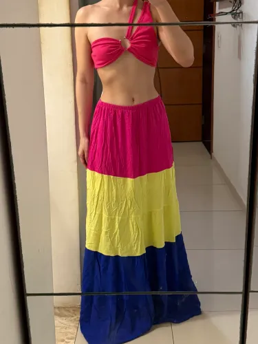 Conjunto top e saia longa