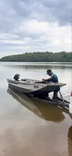 Barco com motor Mercury e carretinha