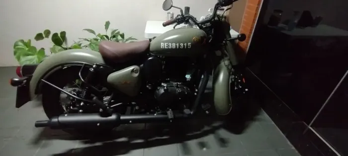 Classic 350 impecável