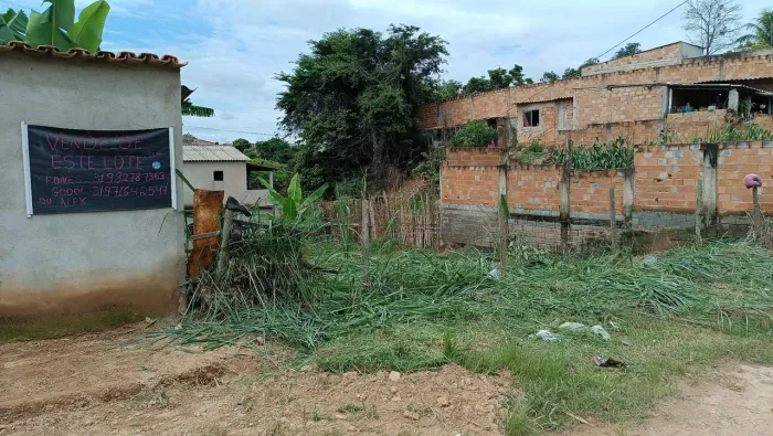 Vende_se este lote em esmeraldas bairro Recreio lote documentado.