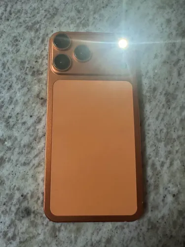 iPhone XSMAX 64GB na carcaça do 17 pro max 