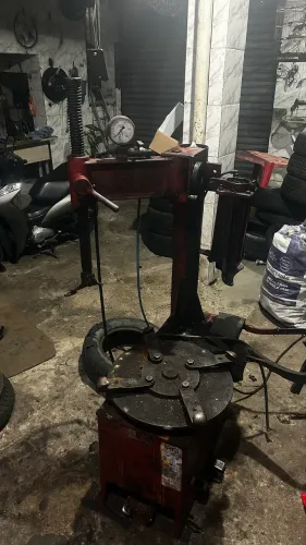 Desmontadora de pneu