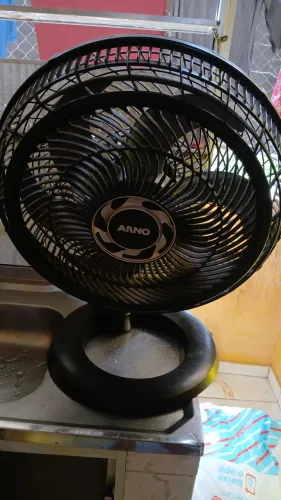 Vende se ventilador com defeito .