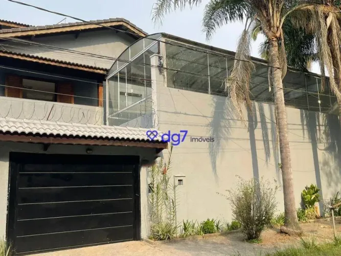 Casa com piscina no Condomínio Gramado - Granja Viana.
