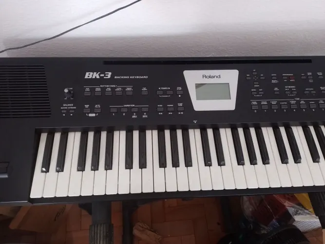 TECLADO ROLAND BK-3 USADO FUNCIONANDO