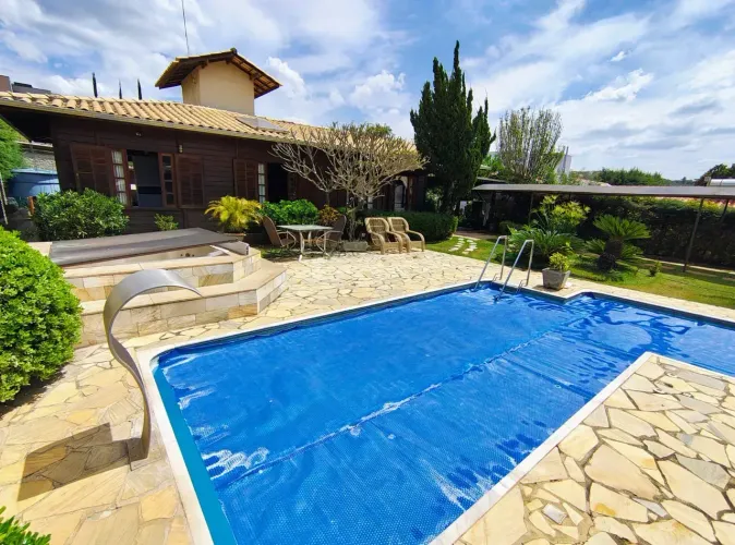 Casa à Venda no Condomínio Aldeias do Lago 5 Qtos, piscina, sauna, espaço gourmet Esmeral