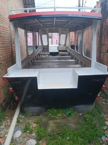 Vendo uma lancha toda de alumínio medindo 6,5 metros de comprimento 1,70 da largura