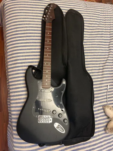 Guitarra Elétrica Stratocaster Studebaker + Acessórios
