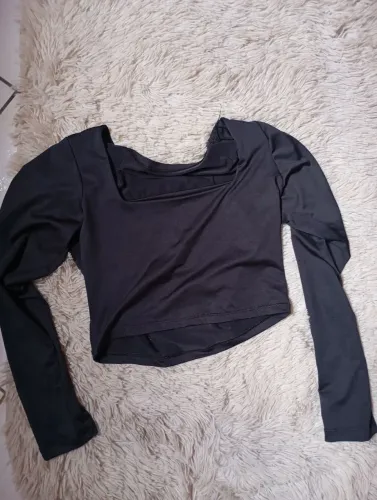 Cropped preto manga longa