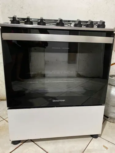 Vendo fogão Brastemp  6 bocas , aceitamos cartão de crédito 