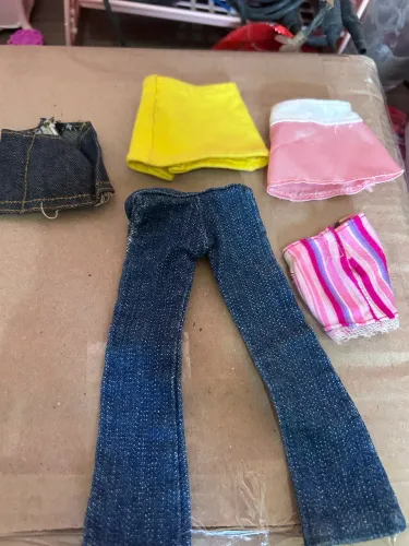 Lote de roupa para Barbie