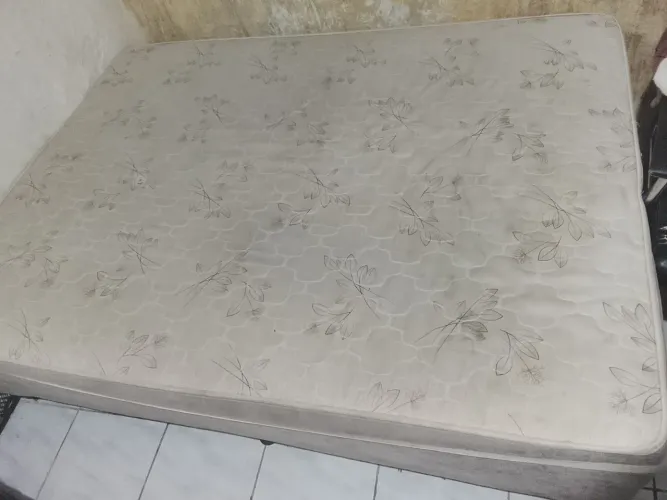 Cama Box usada em boas condições 