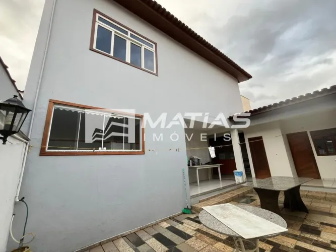 Imóvel de Luxo à Venda em Alfredo Chaves-ES: 3 Quartos, 1 Suíte, 2 Salas, 4 Banheiros, 4 V