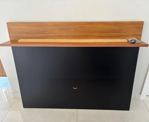 Painel 100% MDF preto e madeira