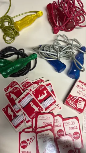 Baralho jogo comemorações e corda pular colecionador coca-cola