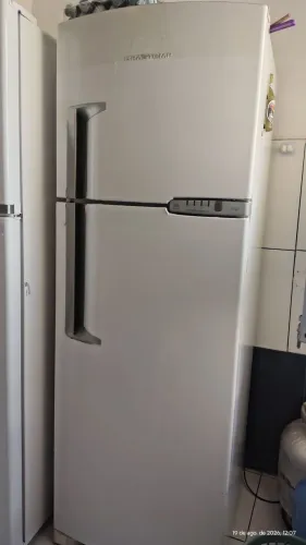 Vendo Geladeira Brastemp Clean Frost Free, modelo BRM39EBANA20, série JJ2111501.