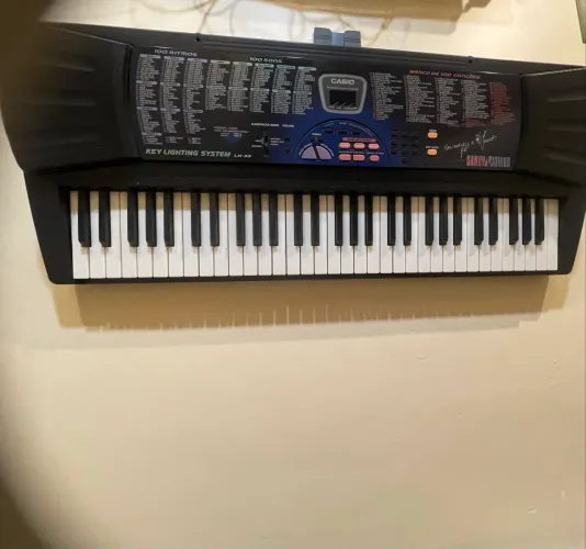 Teclado Casio LK-33 Sandy & Junior com Teclas Luminosas - Funcionando Perfeitamente