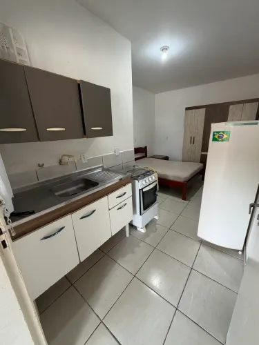 Kitnet nos ingleses bem localizada para 1 pessoa