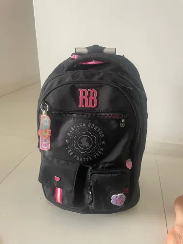 Mochila de rodinha RB Rebecca Bonbon preta e rosa ORIGINAL