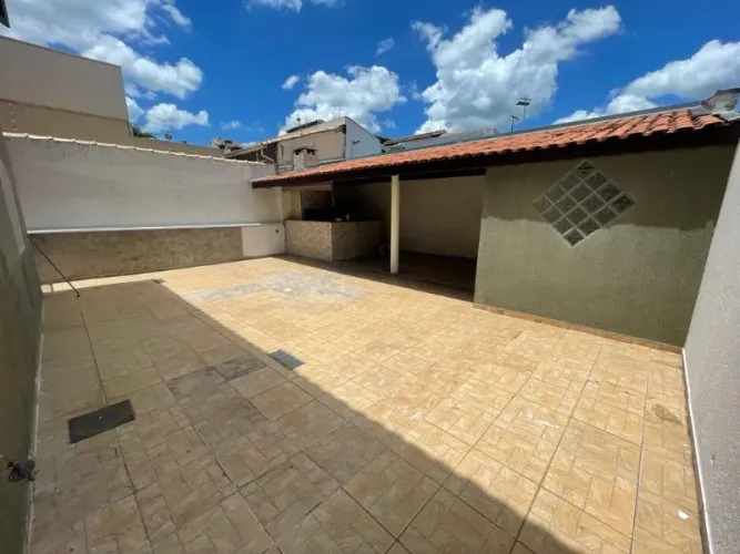 Casa para locação em Itupeva-SP, Parque das Laranjeiras: 4 quartos, 1 suíte, 3 salas, 4 va