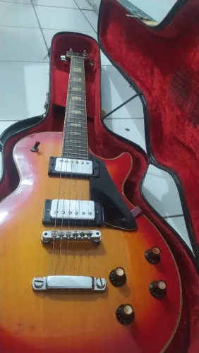 Les Paul Giannini anos 70/80<br>Sunburst, 2 humbuckers, headstock diamante. Modelo "Formigão"