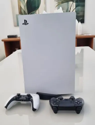 PLAYSTATION 5 COM LEITOR + 2 CONTROLES