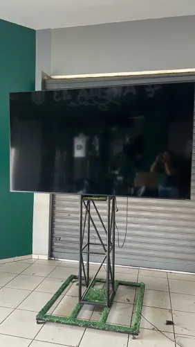 TV LG DE 85 POLEGADAS COM SUPORTE