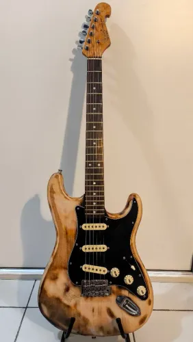 Guitarra SX SST 62 (logo Fender)