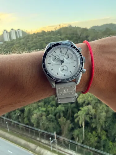 Relógio Omega x Swatch Moonswatch 1965
