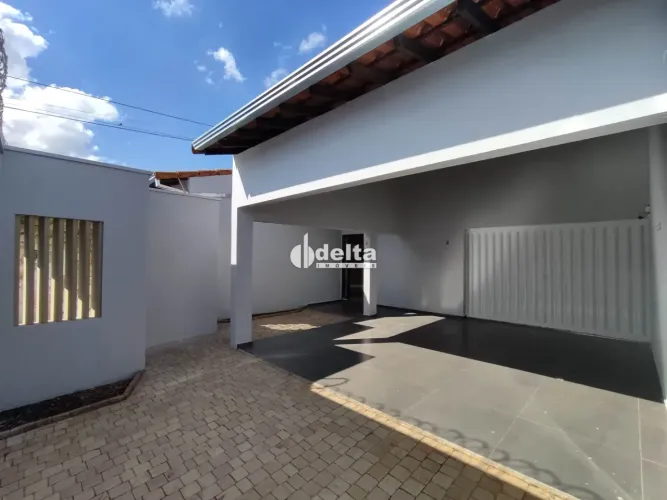 Casa com 4 quartos sendo 2 suíte disponível para locação no bairro Santa Mônica em Uberlân