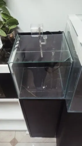 Aquário cubo 30 litros+ móvel sob medida
