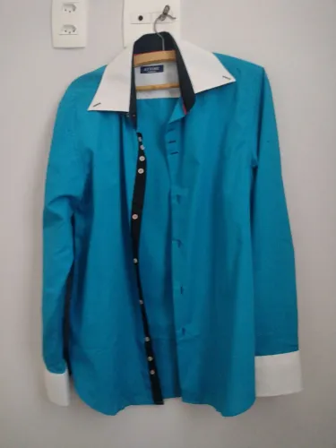 Camisa masculina nova com etiqueta , de 289 por 100 reais