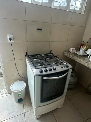 Fogão 4 bocas.
