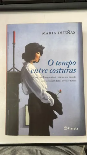 LIVRO O TEMPO ENTRE COSTURAS - MARIA DUEÑAS - EDITORA PLANETA