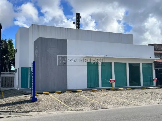 Prédio comercial para aluguel no Farol