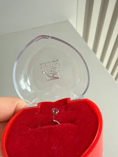 Vendo Piercing de Ouro Branco com pedra de Rubi