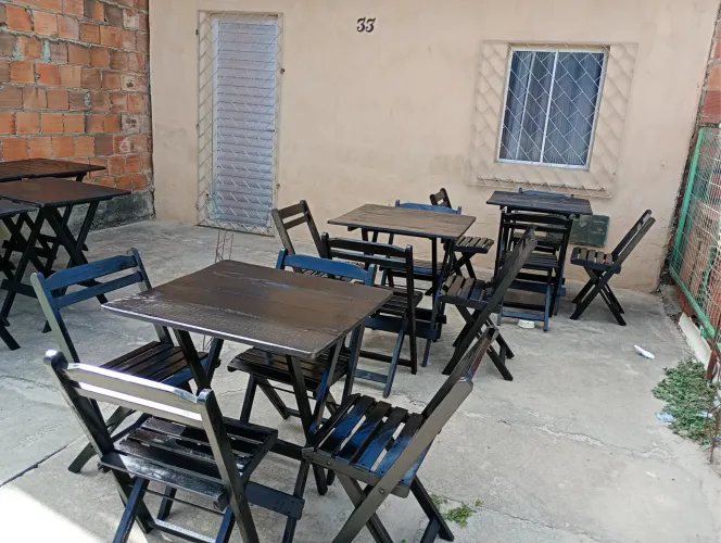 Mesas e cadeiras