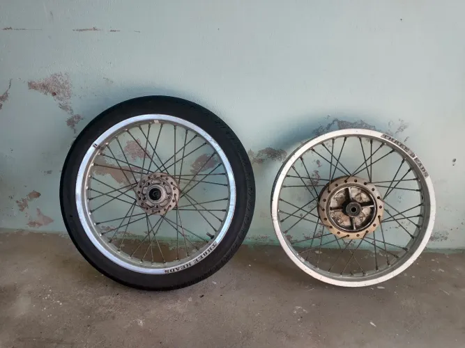 Rodas da Titan 150 pneu dianteiro incluso 