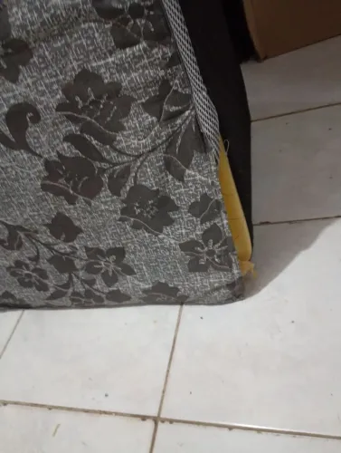 Vendo cama box solteiro,usada boa