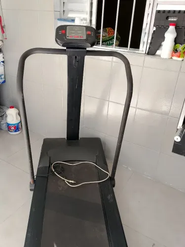 Vende se esteira